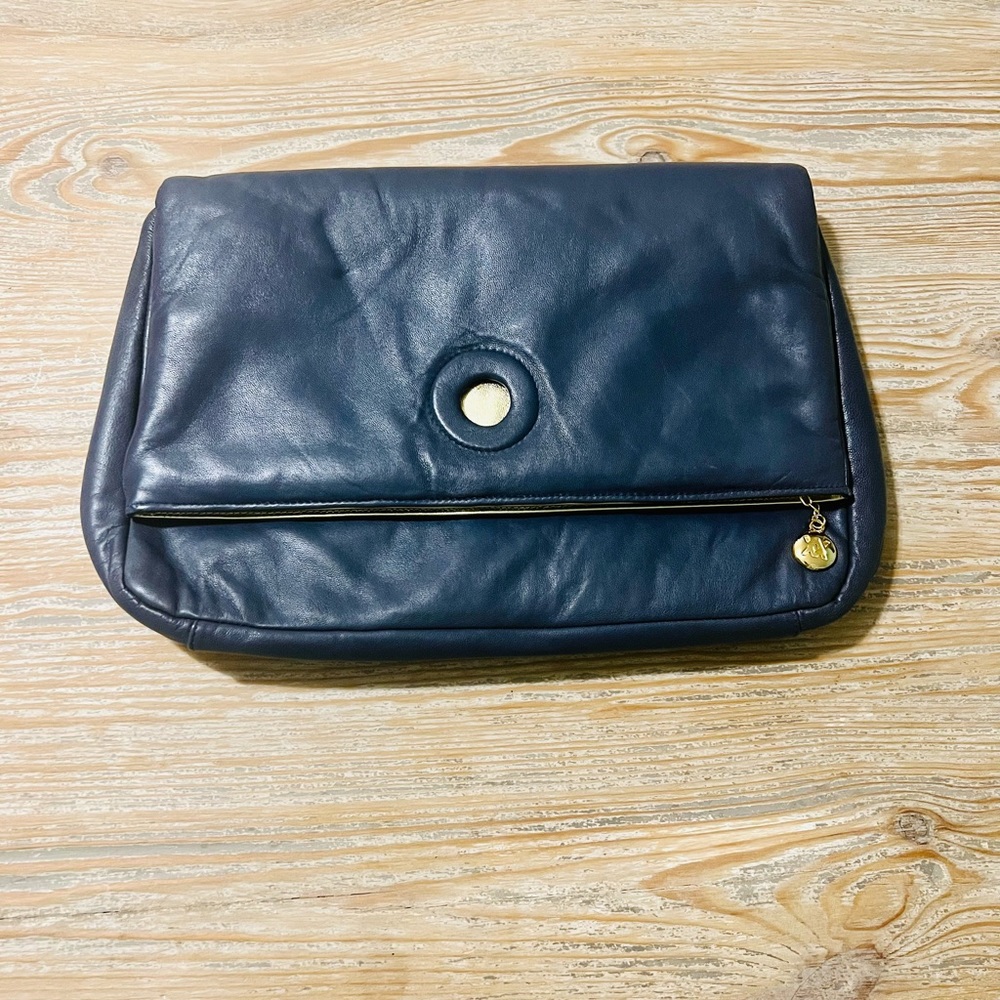⚡️SALE⚡️Vintage Adrienne Vittadini Leather Clutch Purse